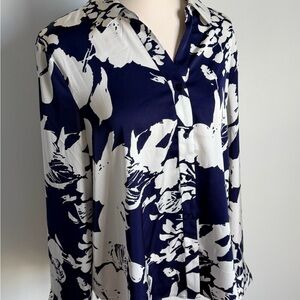 Maison d'Amélie button-down blouse in a navy and white floral pattern Size Large